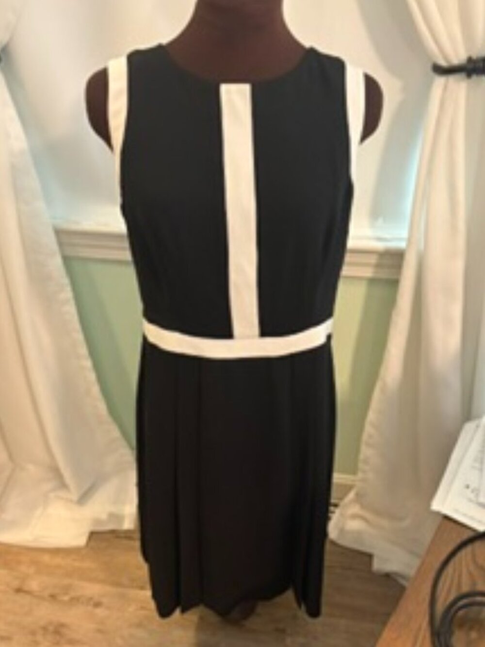 LAUREN Ralph LAUREN size 6 black dress